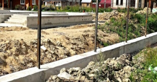 Фундамент под забор заказать в Златоусте - заливка фундамента для забора | от 1588 за п.м.